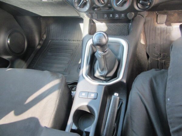 TOYOTA HILUX ICON D-4D 4WD DOUBLE CAB - Image 14