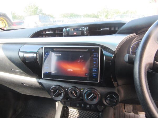 TOYOTA HILUX ICON D-4D 4WD DOUBLE CAB - Image 15