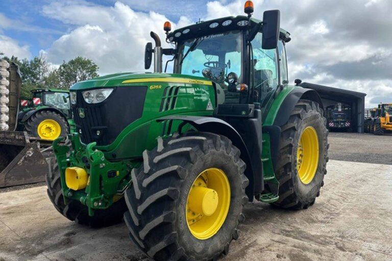 John Deere 6215R