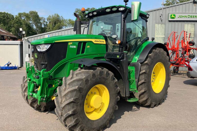 John Deere 6R 215