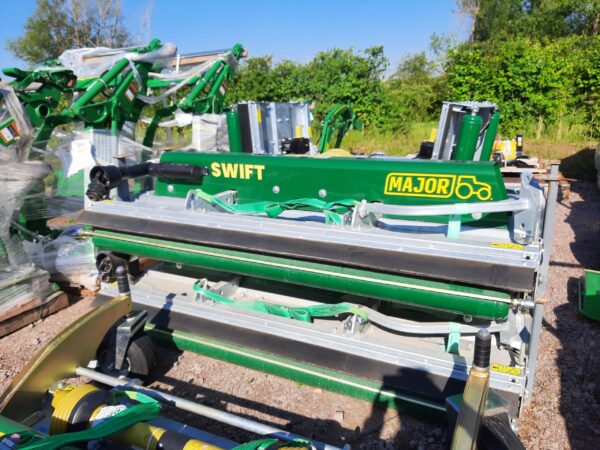 Major Swift MJ71-240 finishing mower