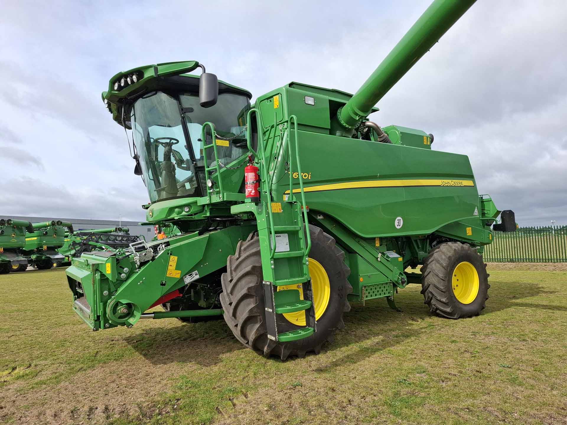 John Deere T670