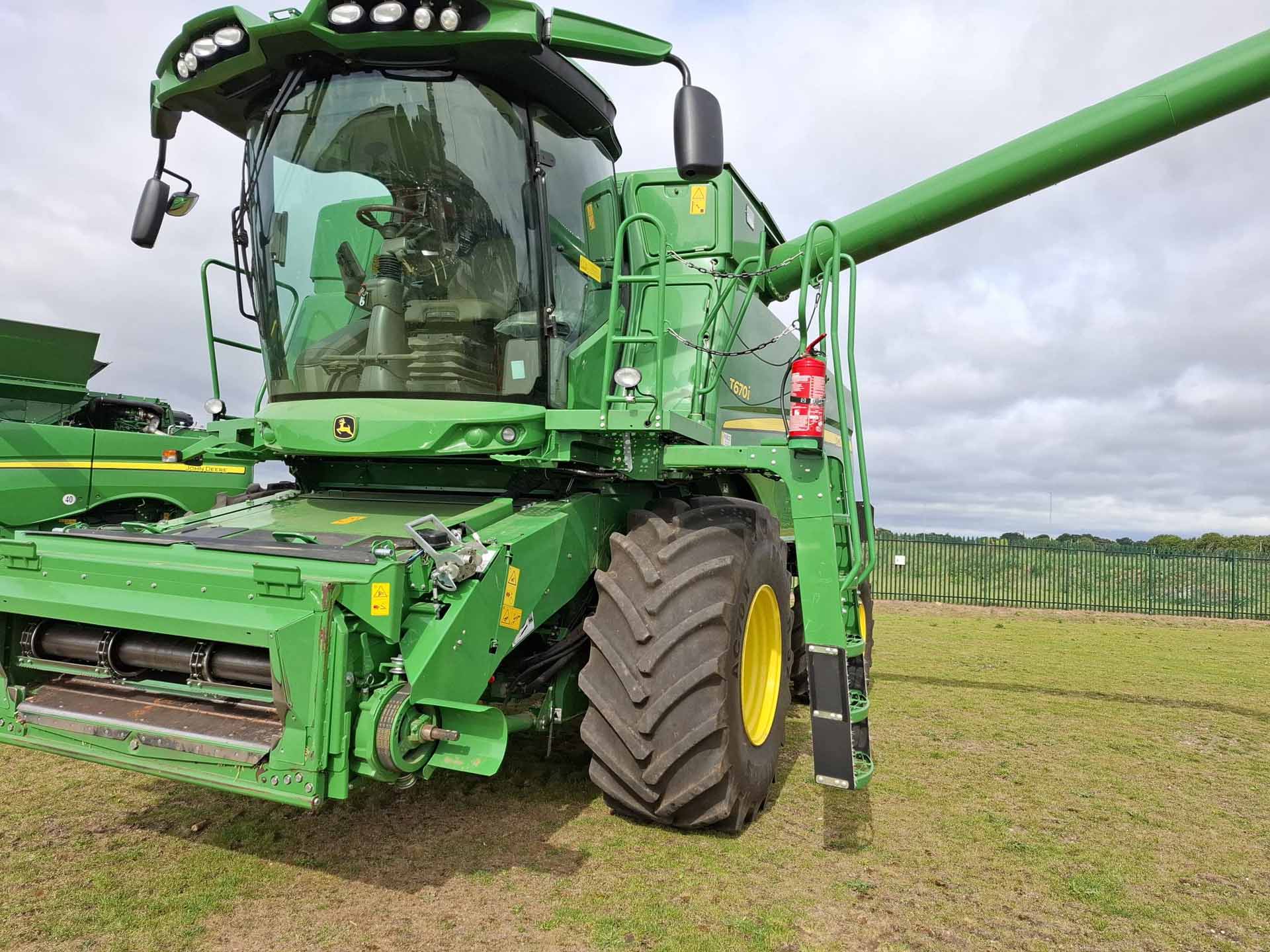 John Deere T670