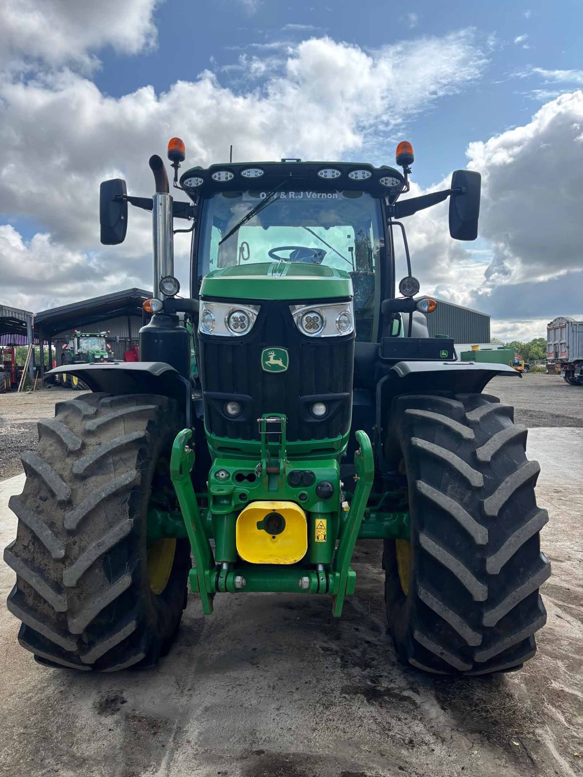 John Deere 6215R