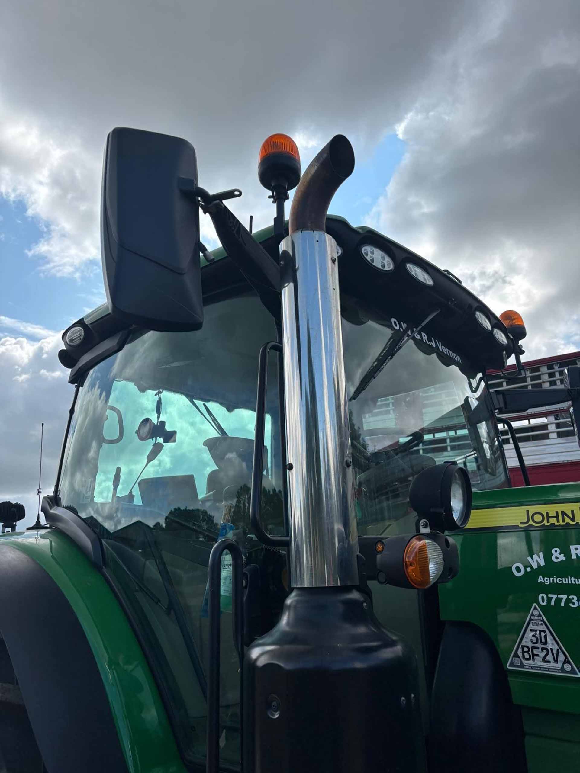 John Deere 6215R