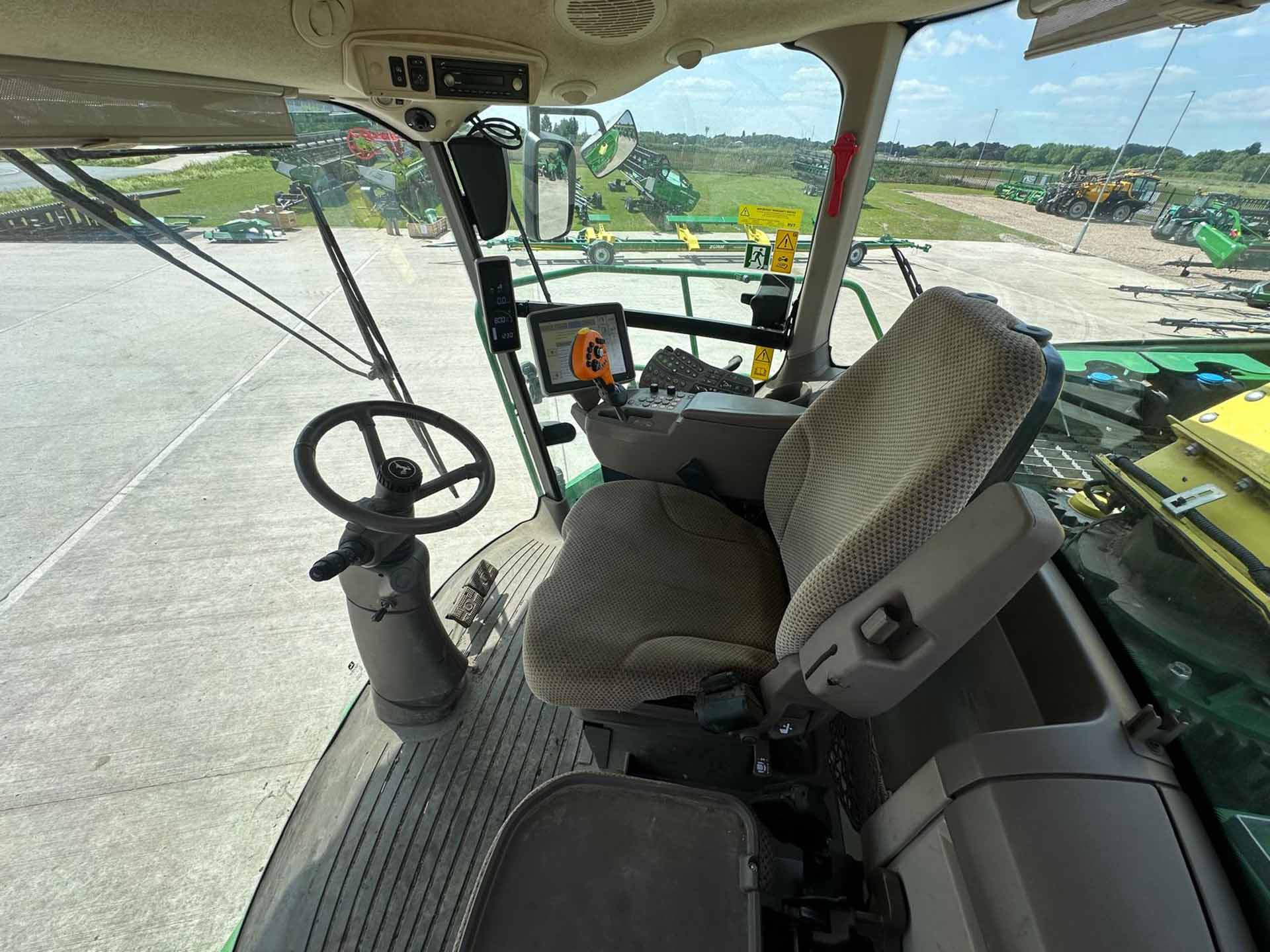 John Deere 9700i
