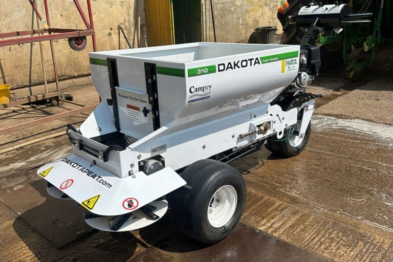 Dakota 310 Pedestrian Top Dresser