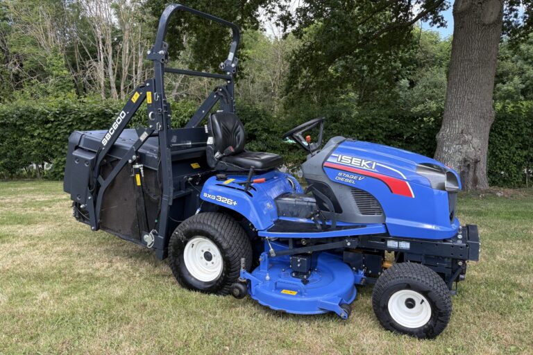 Iseki SXG326+ Commercial Cut & Collect