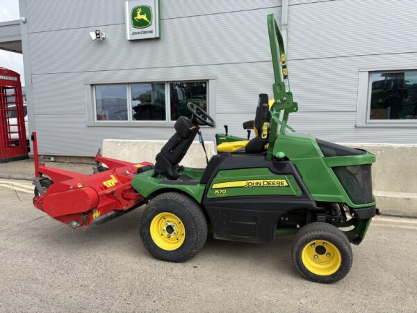 John Deere 1570 Outfront with Trimax FX155 Flail Mower