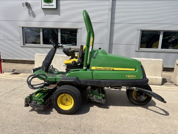 John Deere 7200A Triple Mower