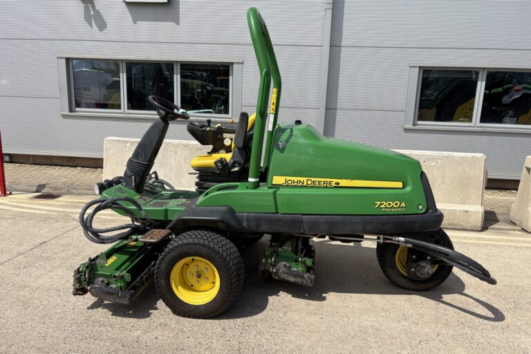 John Deere 7200A Triple Mower