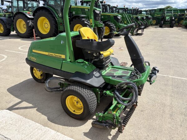 John Deere 7200A Triple Mower - Image 2