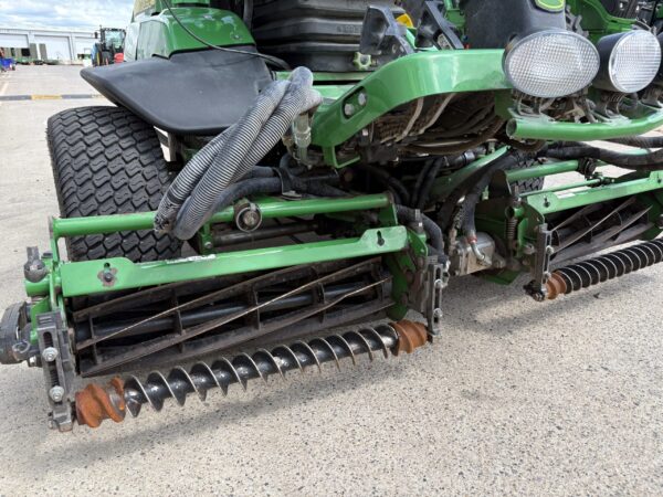 John Deere 7200A Triple Mower - Image 5