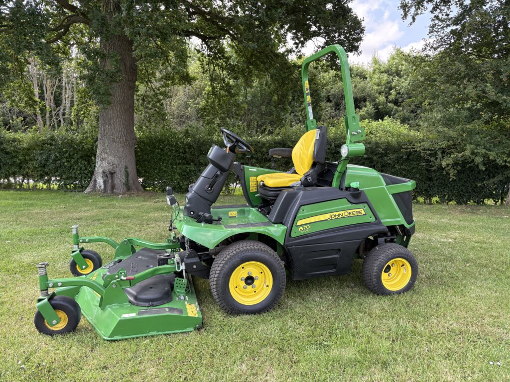 John Deere 1570 Out-Front Mower