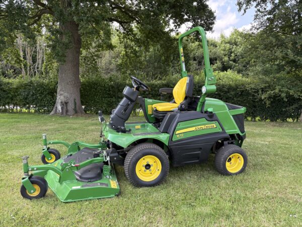 John Deere 1570 Out-Front Mower