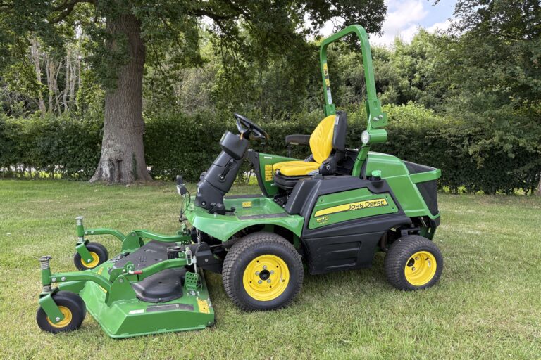 John Deere 1570 Out-Front Mower