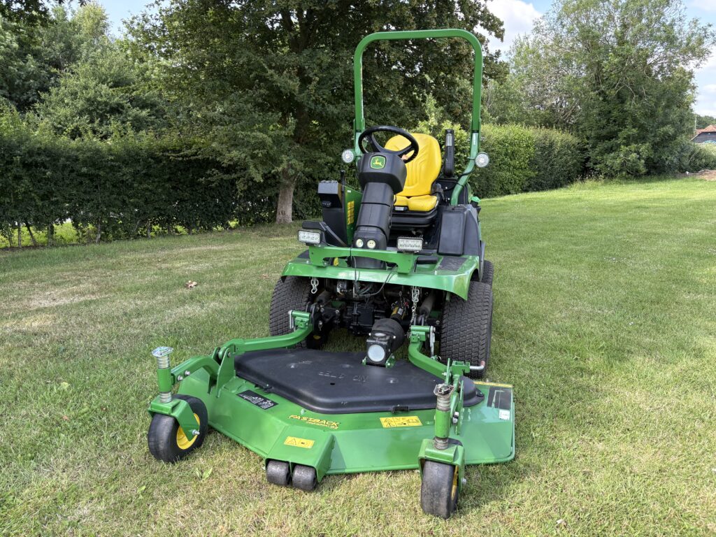 John Deere 1570 Out-Front Mower - Image 2