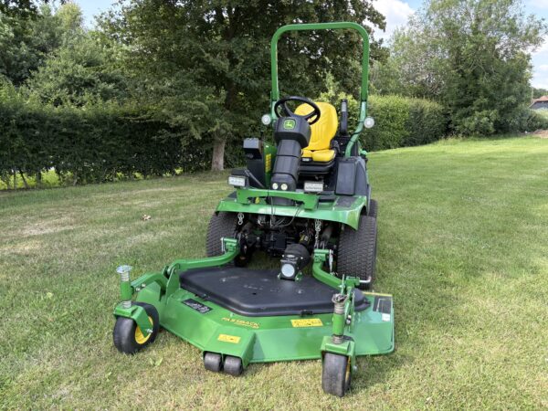 John Deere 1570 Out-Front Mower - Image 2