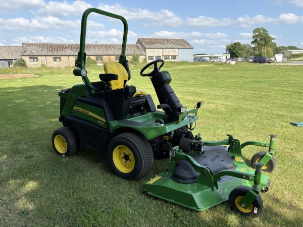 John Deere 1570 Out-Front Mower - Image 3