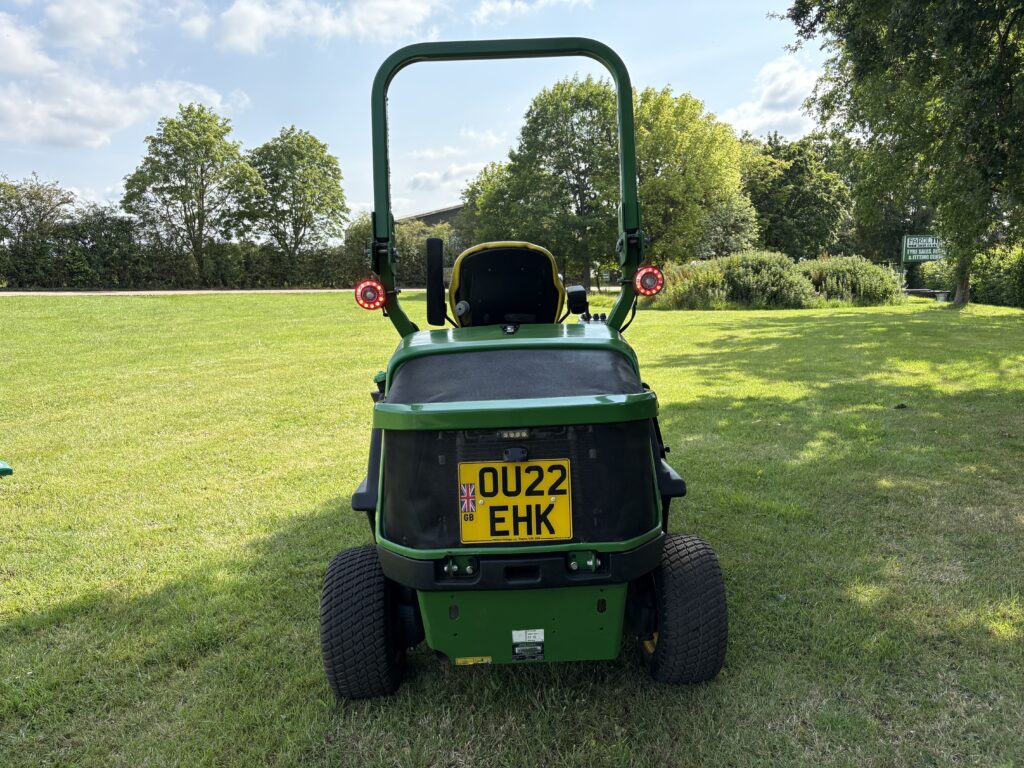 John Deere 1570 Out-Front Mower - Image 4