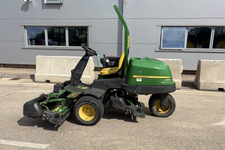 John Deere 2500E Greens Triple
