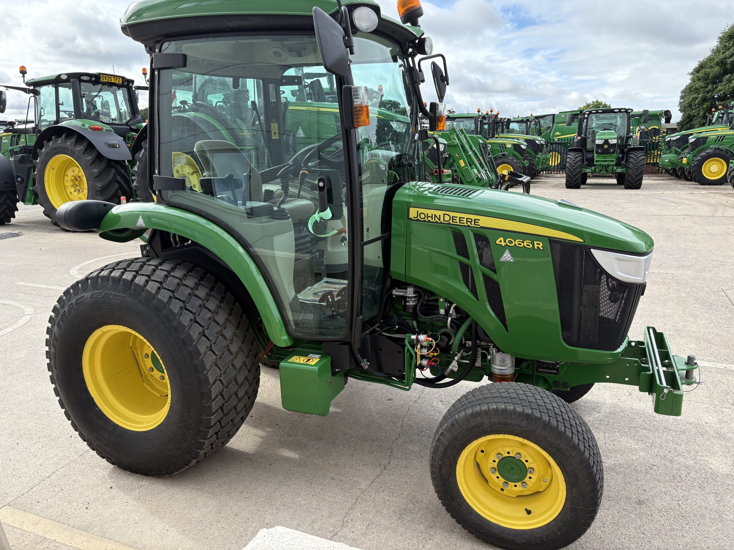 John Deere 4066R