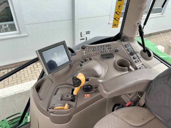 John Deere 6130R - Image 12