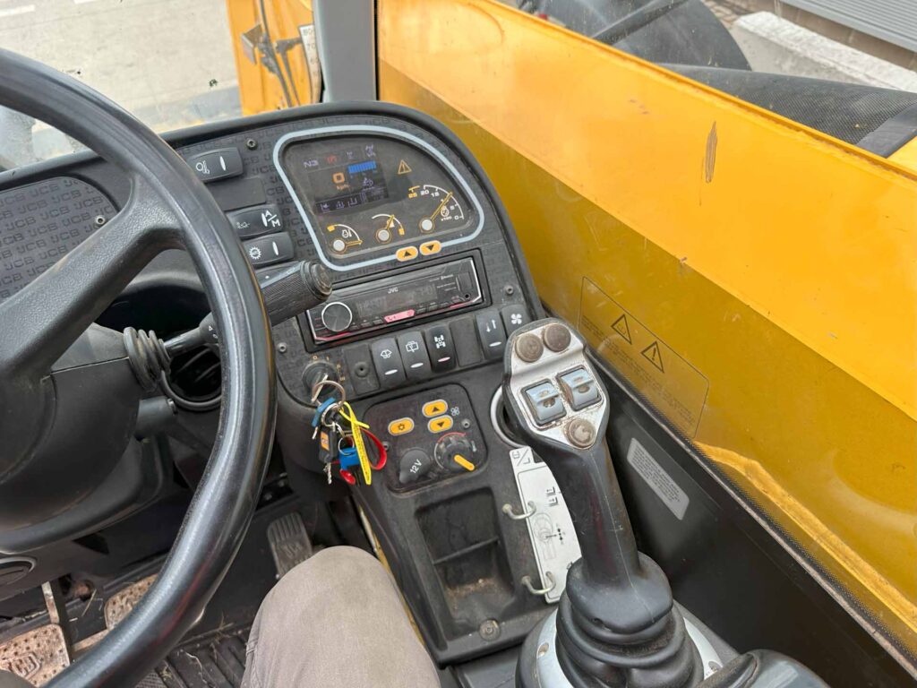 JCB 541.70 Agri Super - Image 13