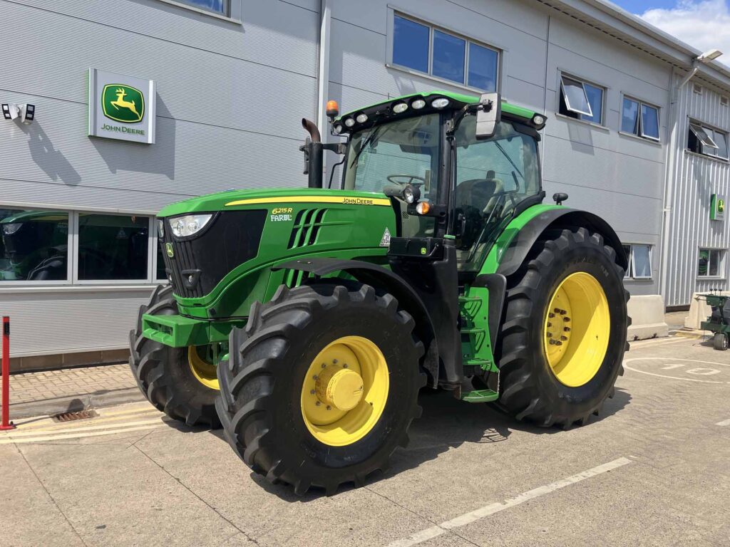 John Deere 6215R
