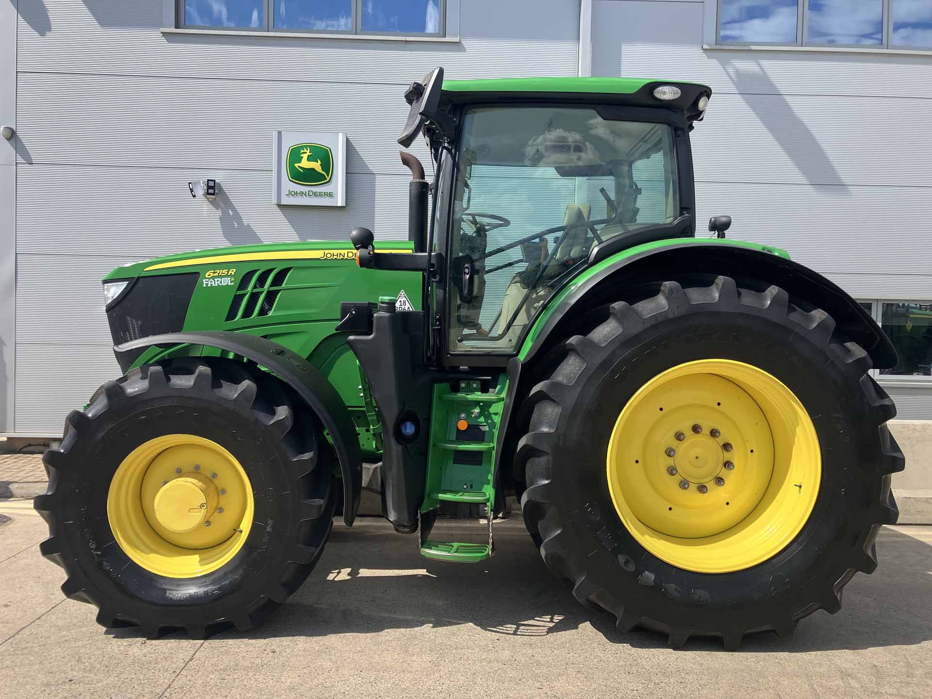 John Deere 6215R