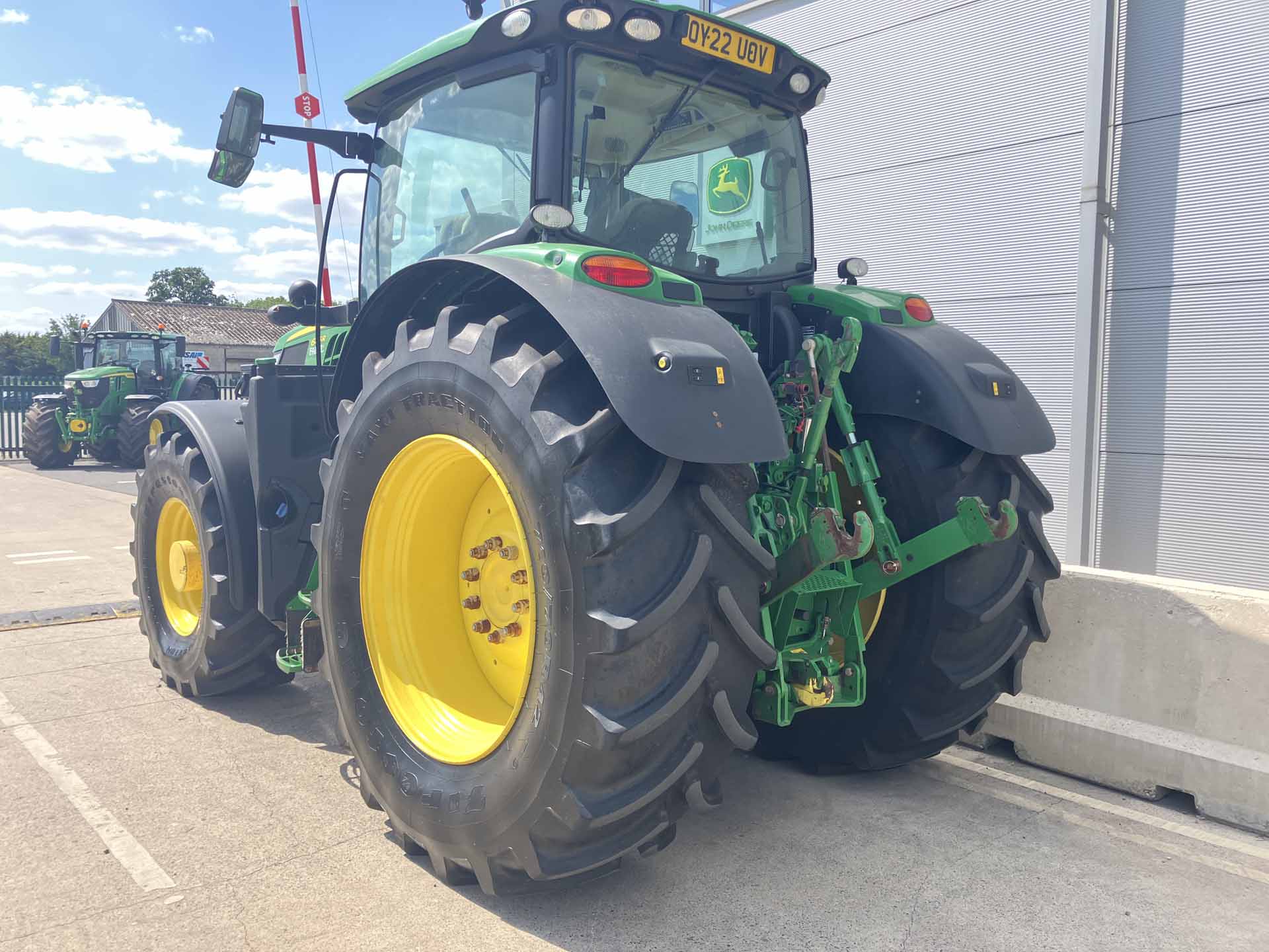John Deere 6215R