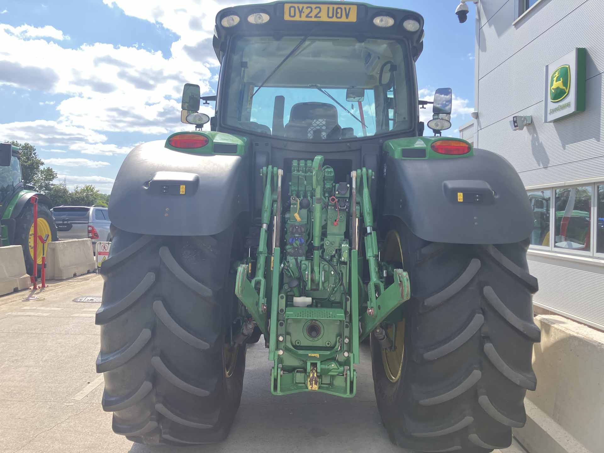 John Deere 6215R
