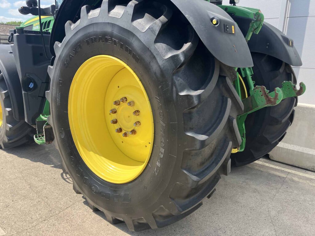John Deere 6215R - Image 10