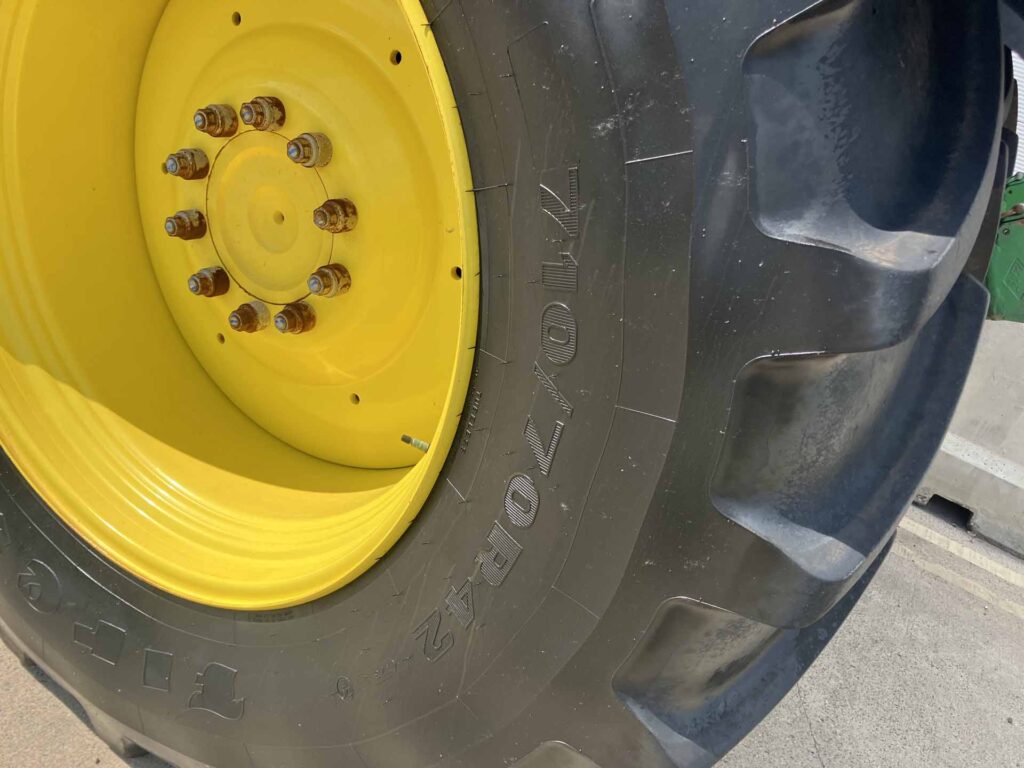 John Deere 6215R - Image 11