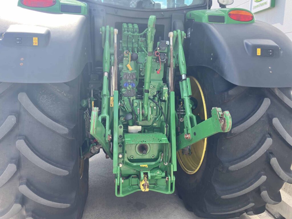 John Deere 6215R - Image 12