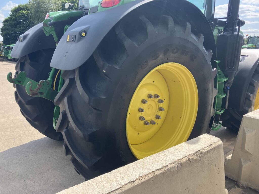 John Deere 6215R - Image 14