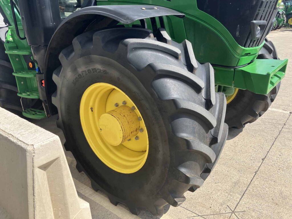 John Deere 6215R - Image 15