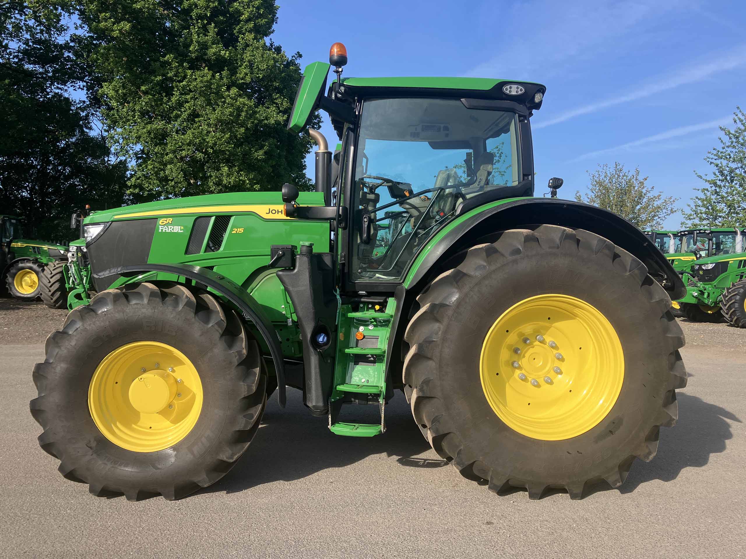 John Deere 6R 215
