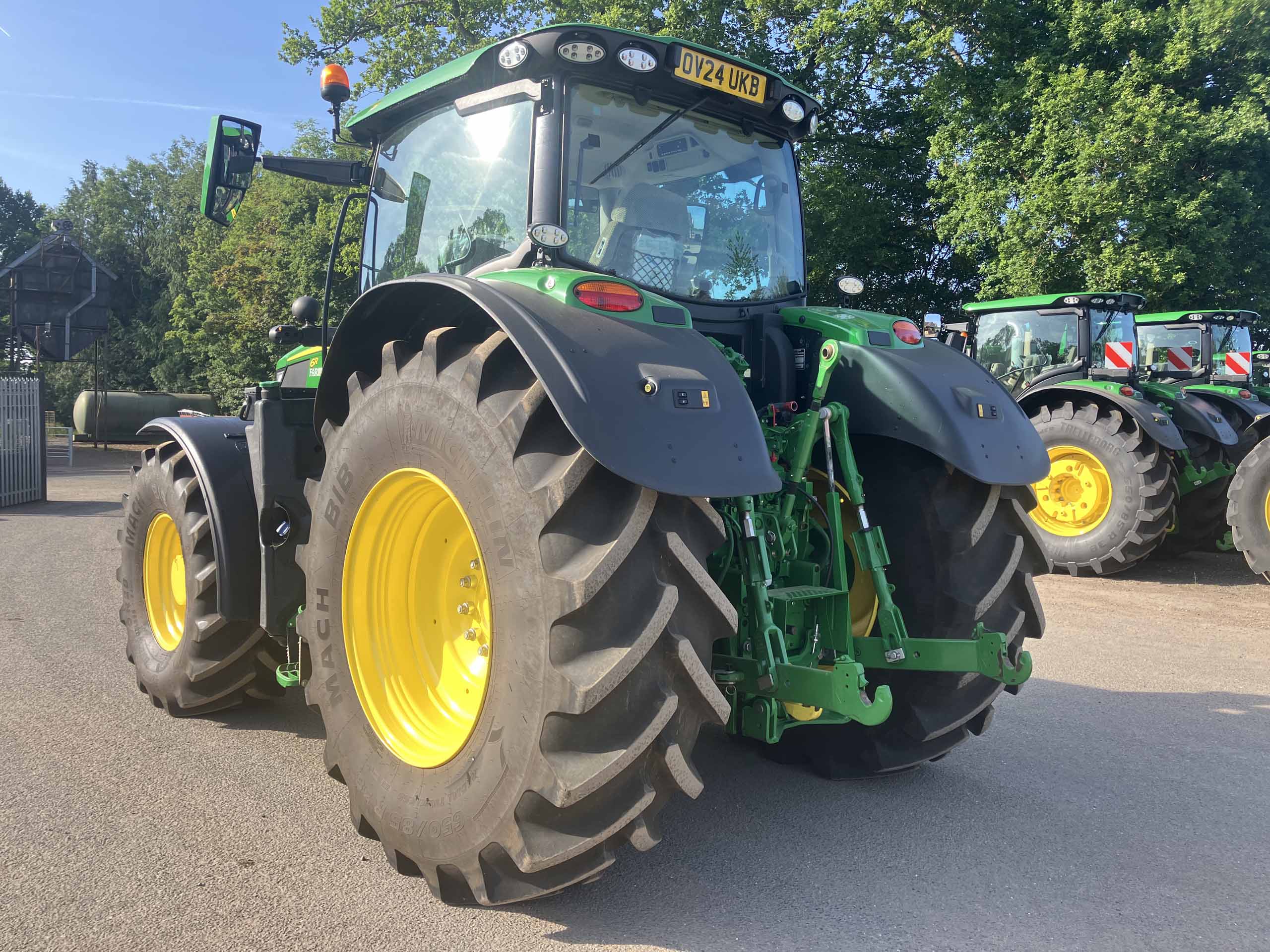 John Deere 6R 215
