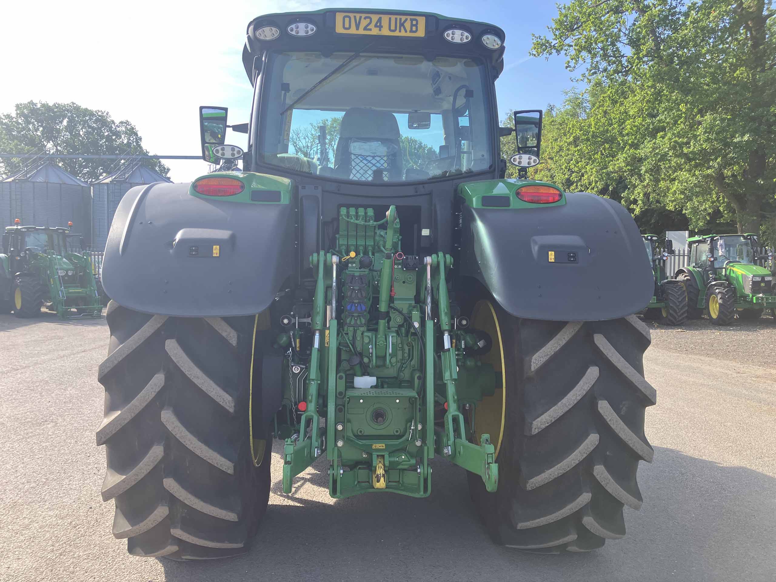 John Deere 6R 215