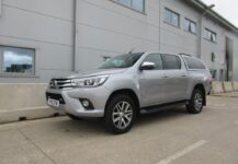 TOYOTA HILUX INVINCIBLE