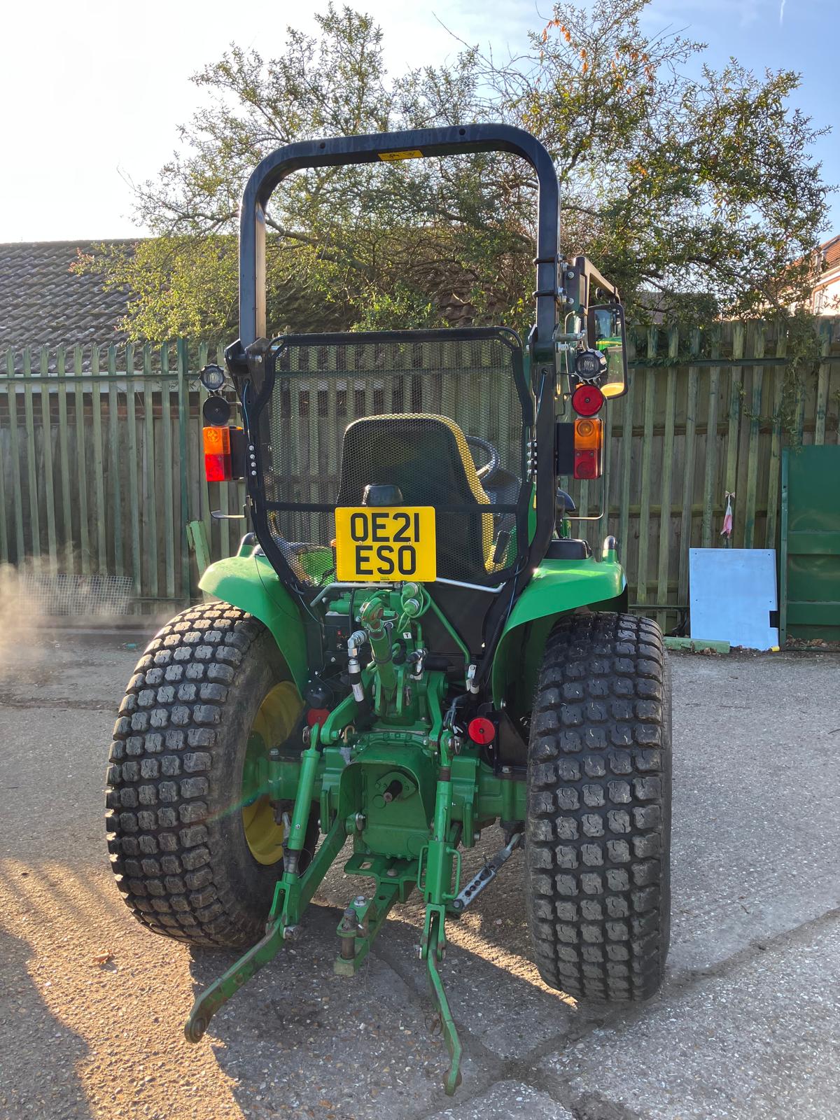 John Deere 3046R