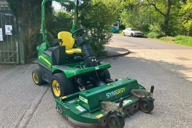 John Deere 1570 Outfront c/w Major Synergy deck