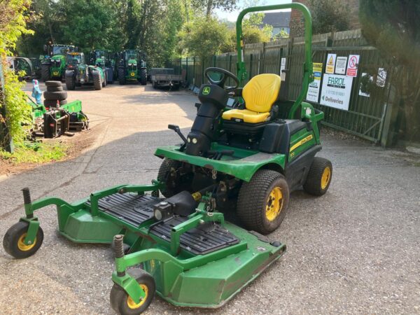 John Deere 1570 Commercial Outfront with 72 inch rear discharge deck - Image 2