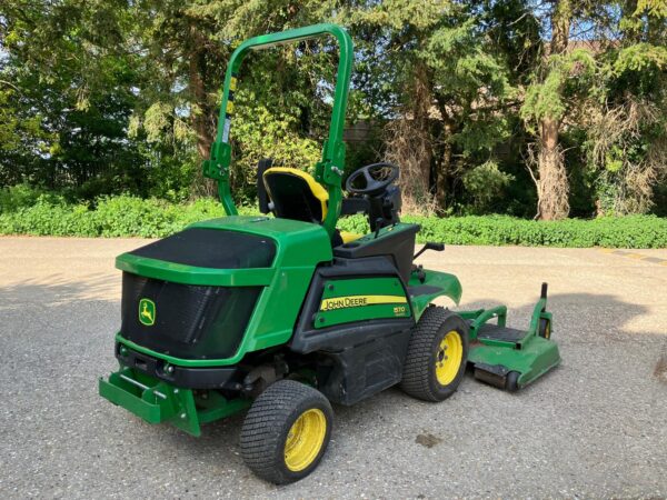 John Deere 1570 Commercial Outfront with 72 inch rear discharge deck - Image 3