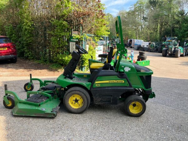 John Deere 1570 Commercial Outfront with 72 inch rear discharge deck - Image 4