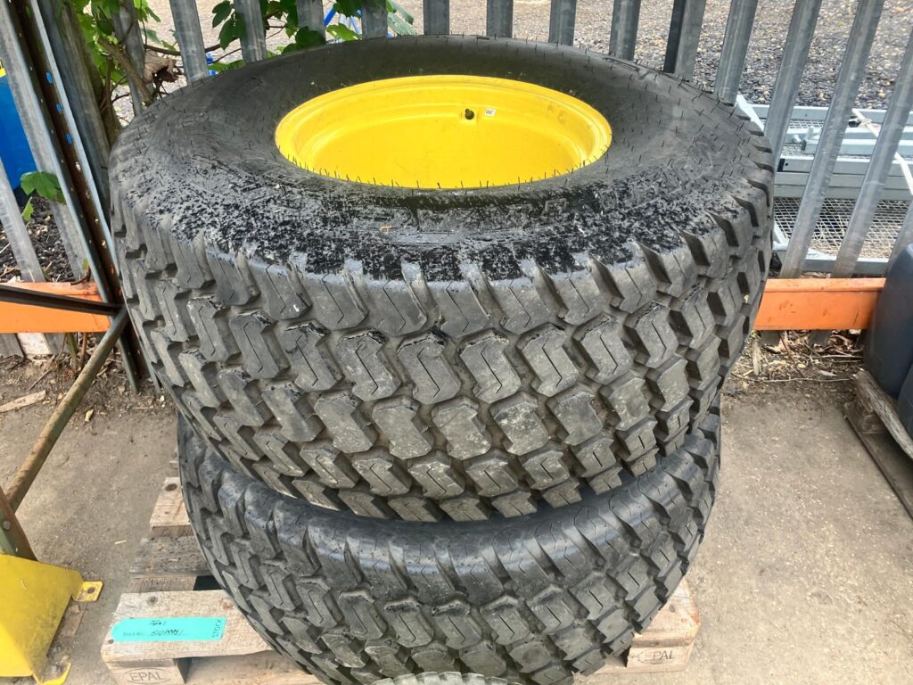 John Deere 4 series compact turf tires - Image 4