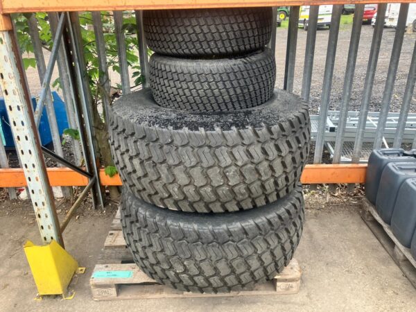 John Deere 4 series compact turf tires - Image 2