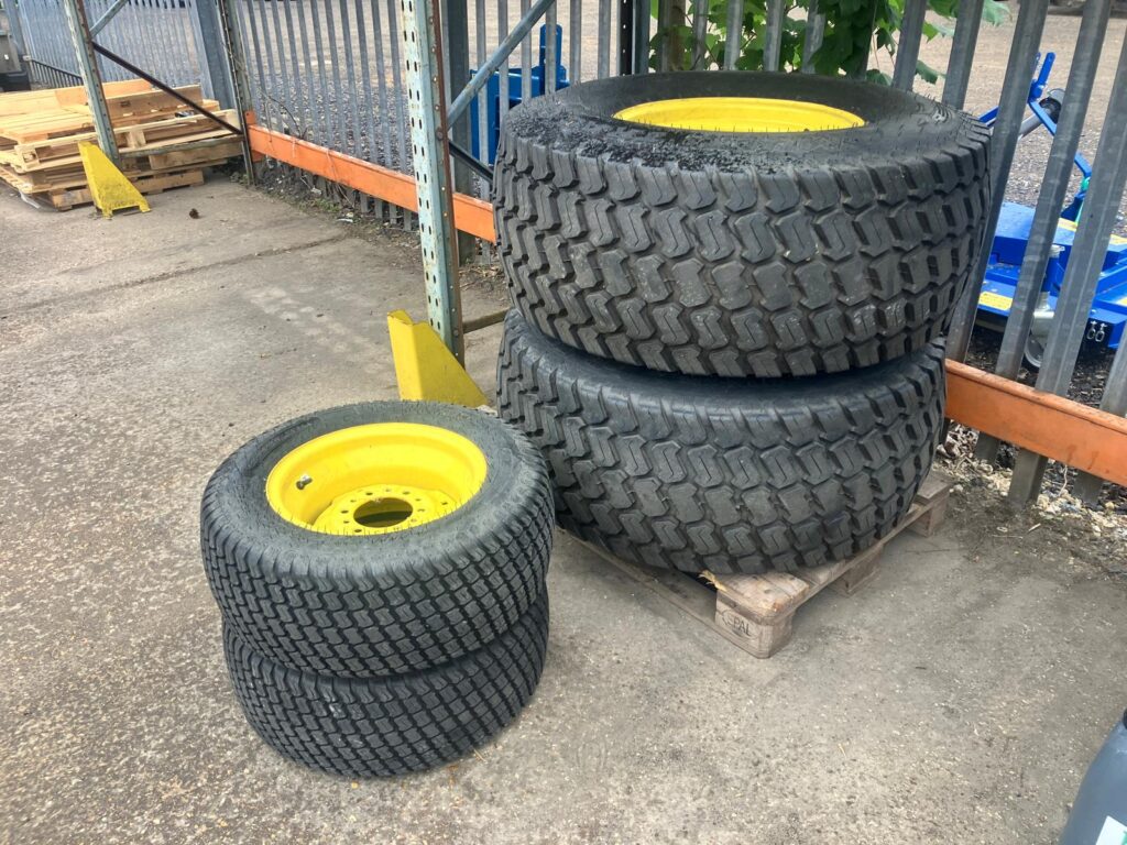 John Deere 4 series compact turf tires