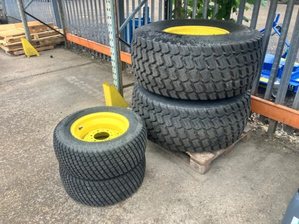 John Deere 4 series compact turf tires